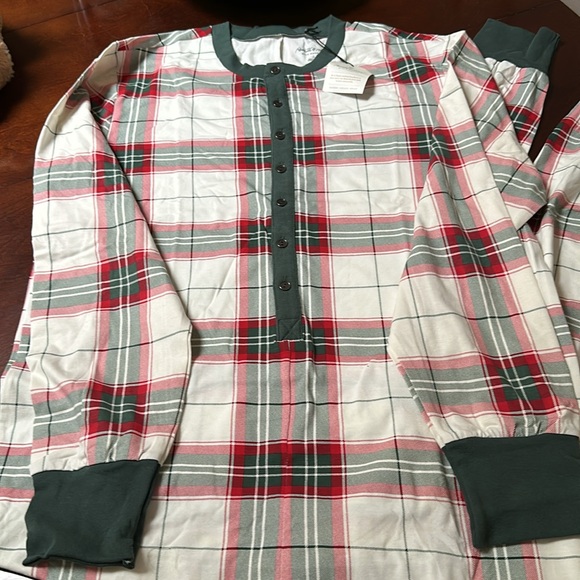 Hearth and Hand Women's Red , Cream  and Green Pajamas New Size L - Picture 2 of 3